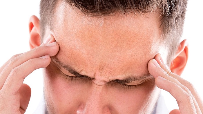 апочему вознкиают боли в височной части головы